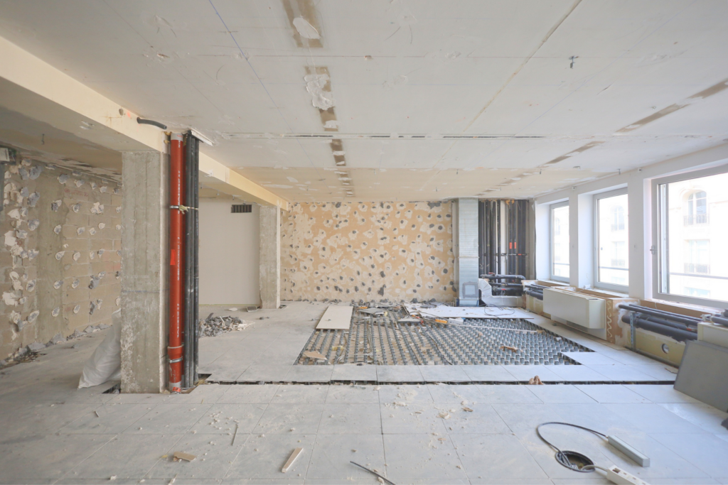 Intervention de curage technique avec dépose de plancher et réseaux