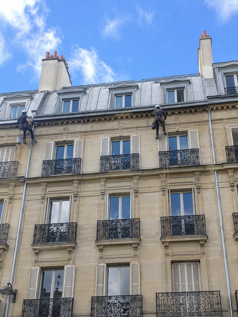 Intervention cordistes toiture chéneaux en zinc Paris