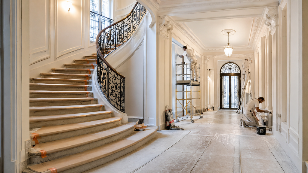 Rénovation de copropriété et de parties communes à Paris accompagnée par Rheanov avec coordination des entreprises et des différents corps d’état